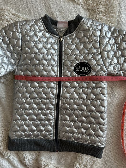 Шкіряна куртка для дівчинки.