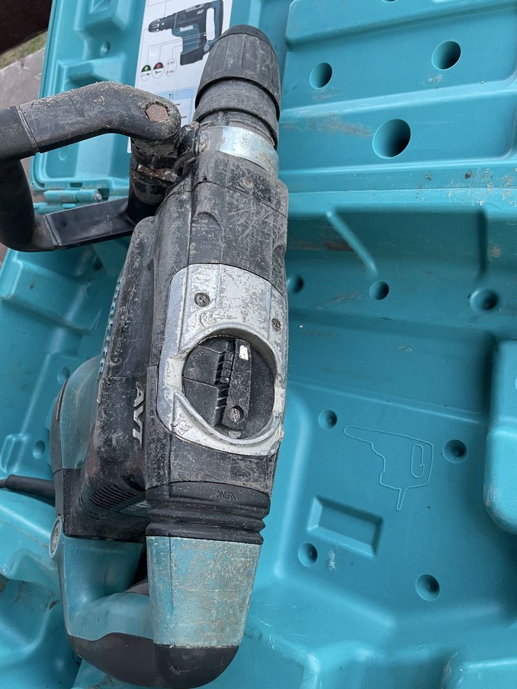 Продам Перфоратор Makita HR4011C в кейсі.