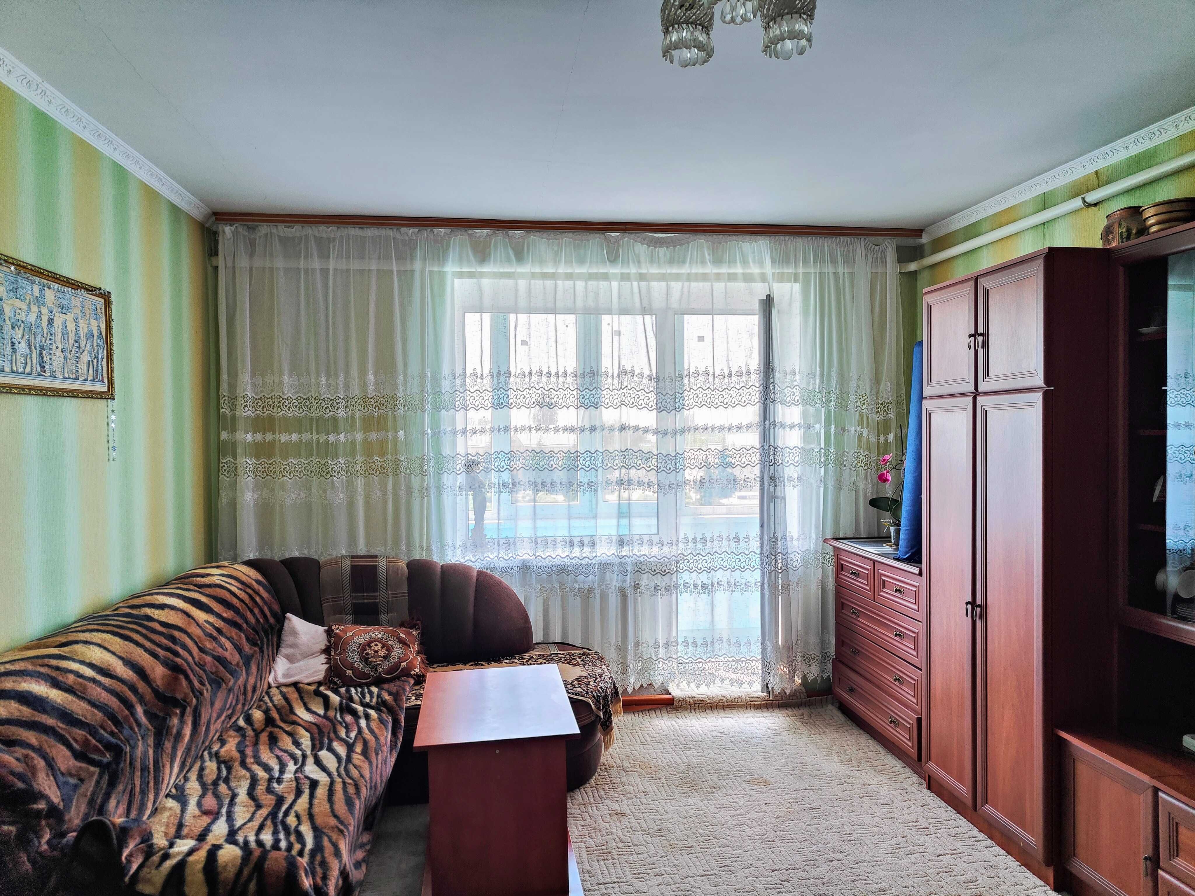3-кімнатна квартира 70 м² з ремонтом в центрі с. Дмитрівка