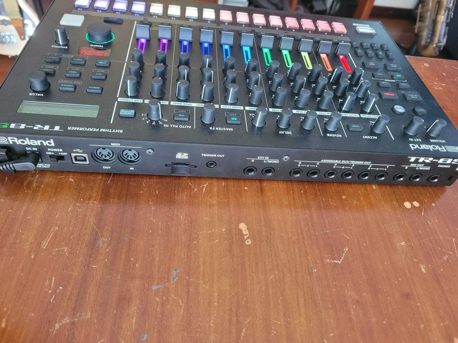 Roland TR8-S Drum machine
