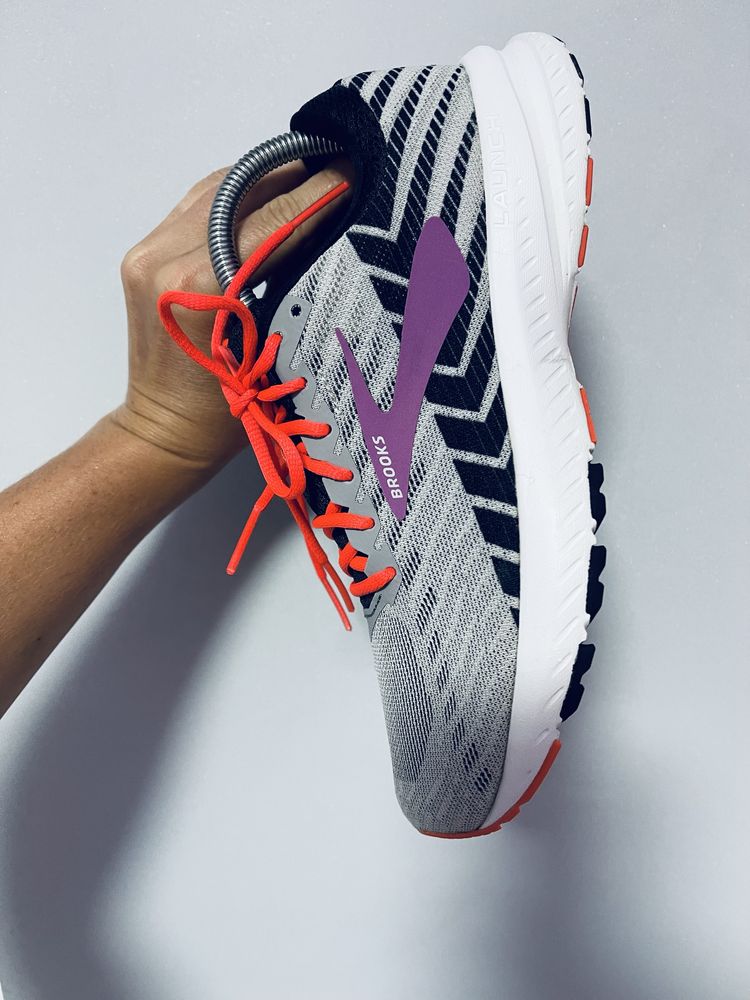 Кросівки жіночі Brooks LAUNCH 6 W 38.5р