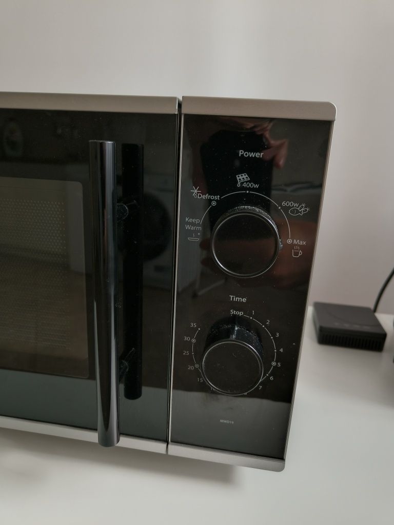 Kuchenka mikrofalowa Whirlpool w stanie idealnym