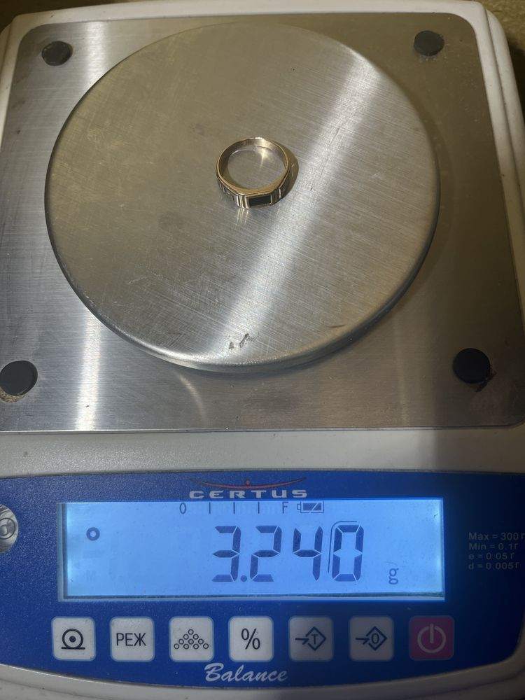Золота печатка 3.24 г.