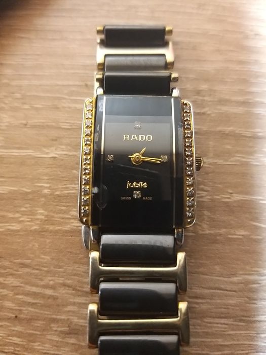 Продам женсие часы RADO