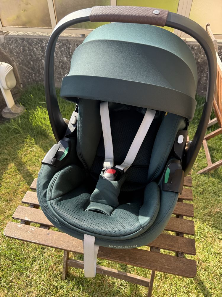 Maxi cosi pebble 360  (2) ( quadrado)