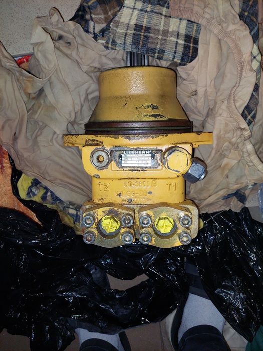 Silnik hydrauliczny koparki Liebherr, napęd jazdy i  przekladni