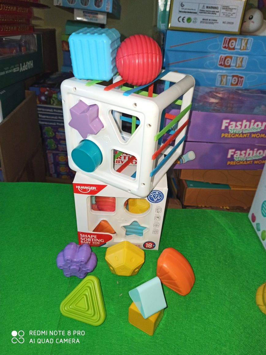 Куб квадрат з резинками іграшка сортер пірамідка сенсорика фігури