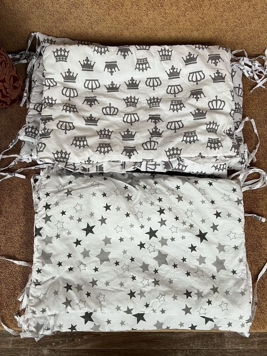 Захист / бортики у ліжко дитяче 115*36 см зірочки та корони