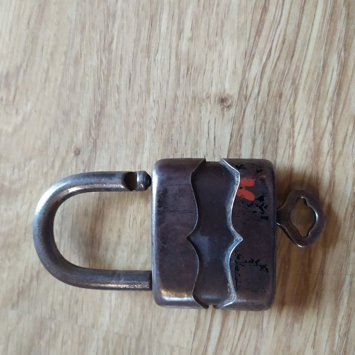 Stara kłódka sprawna Walentynki