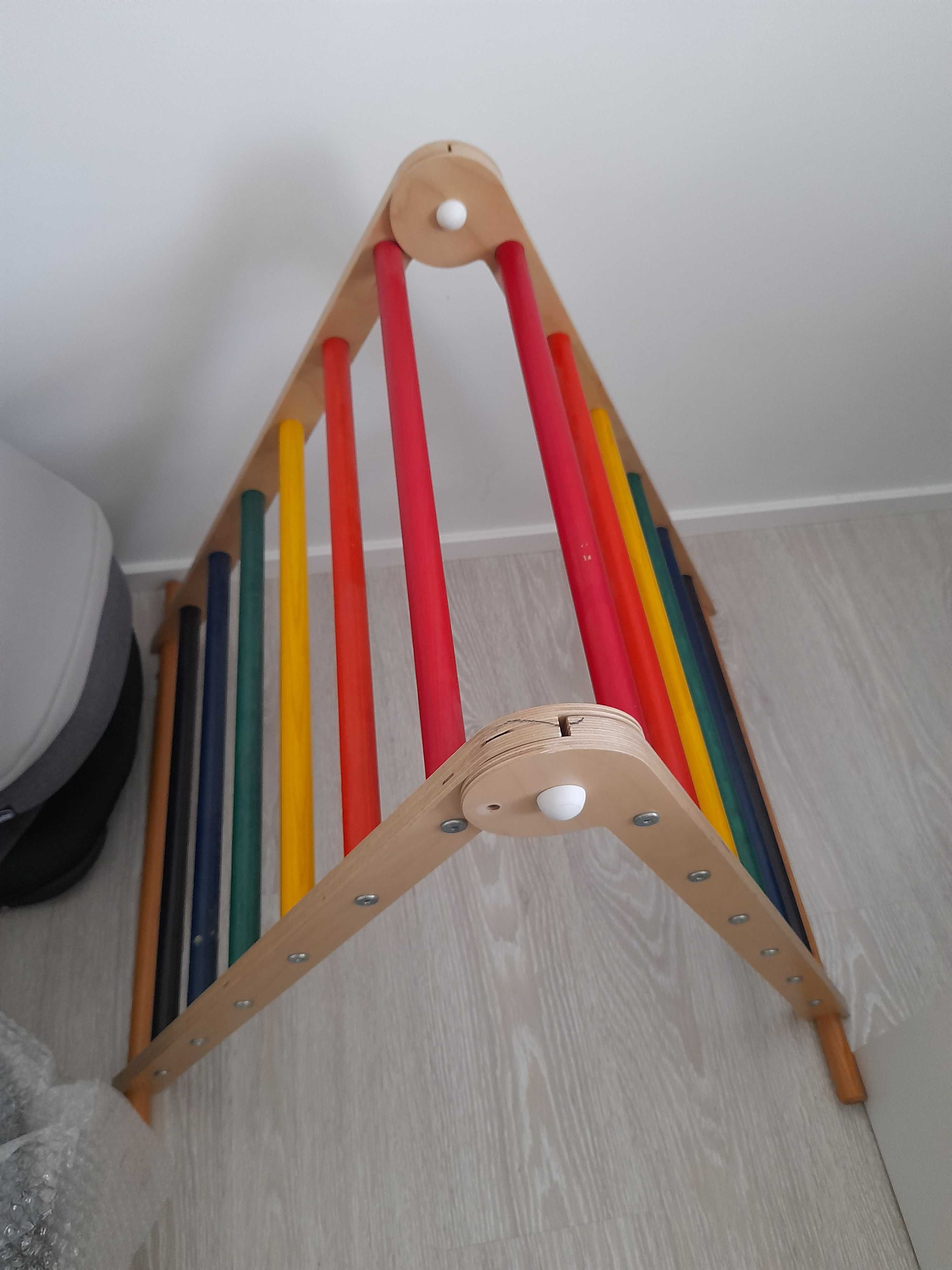 Triângulo Pikler colorido