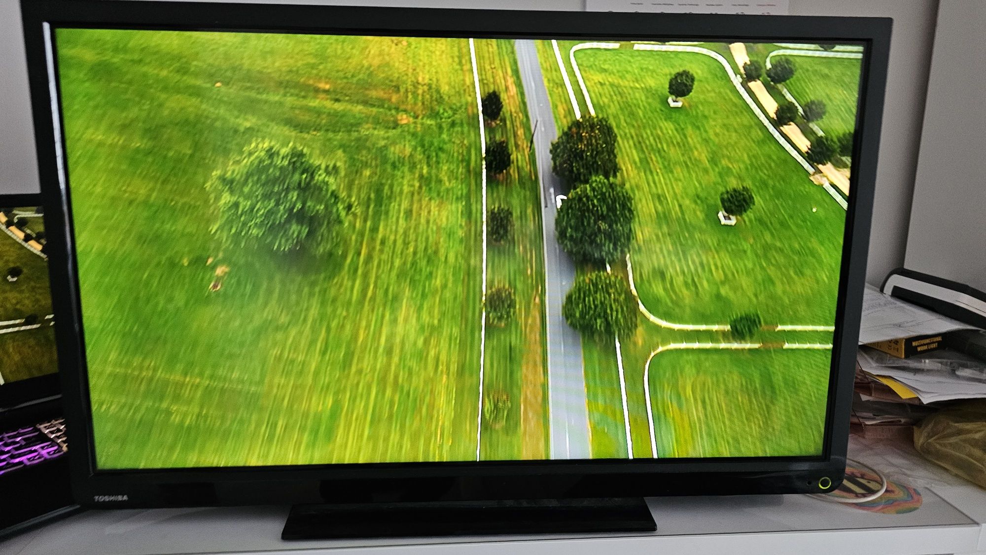 Telewizor LCD  LED Thosiba 32 cale ze złączami hdmi