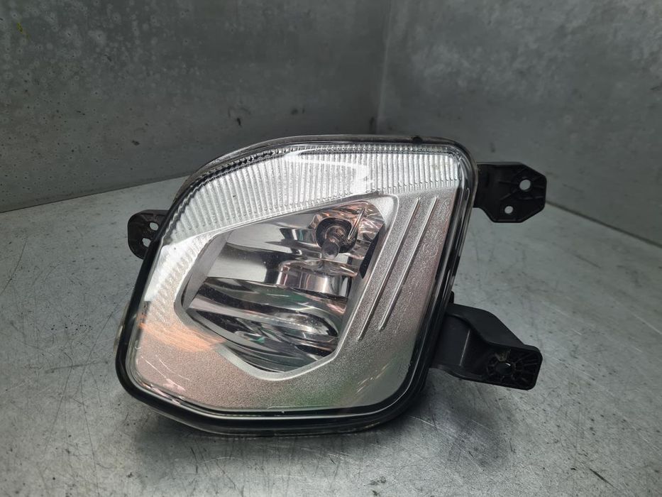 Farol nevoeiro frente direito FORD Fiesta VII (HJ, HF)