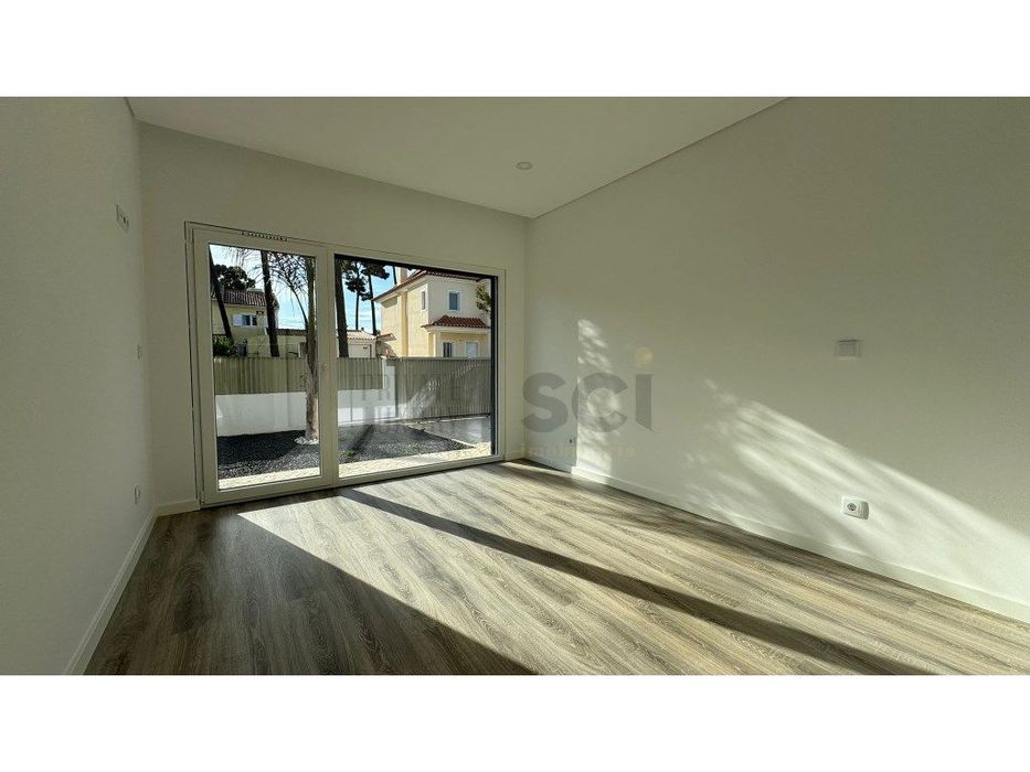 Moradia T4 Térrea Azeitão Piscina e Garagem 460 M2 de Terreno