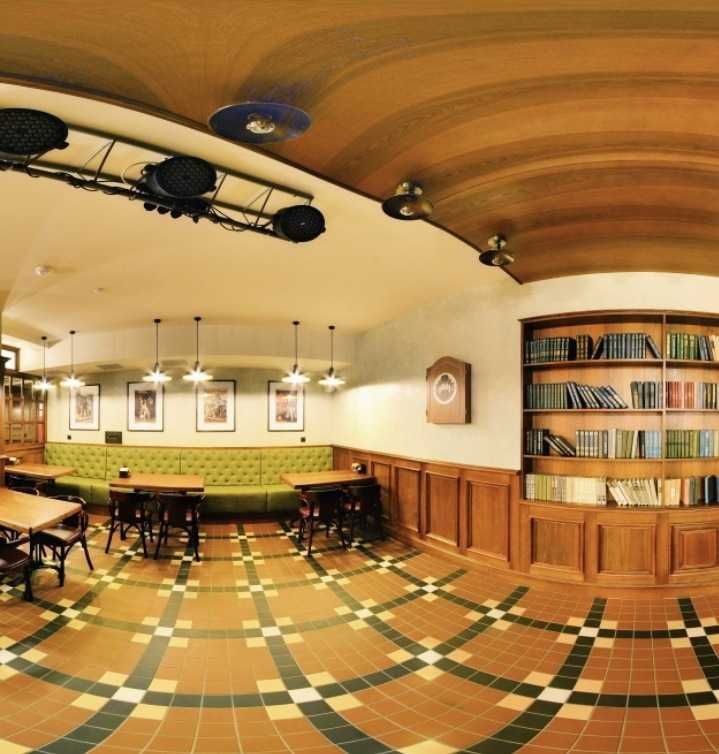 «Watson Pub» – справжній англійський паб у центрі міста.