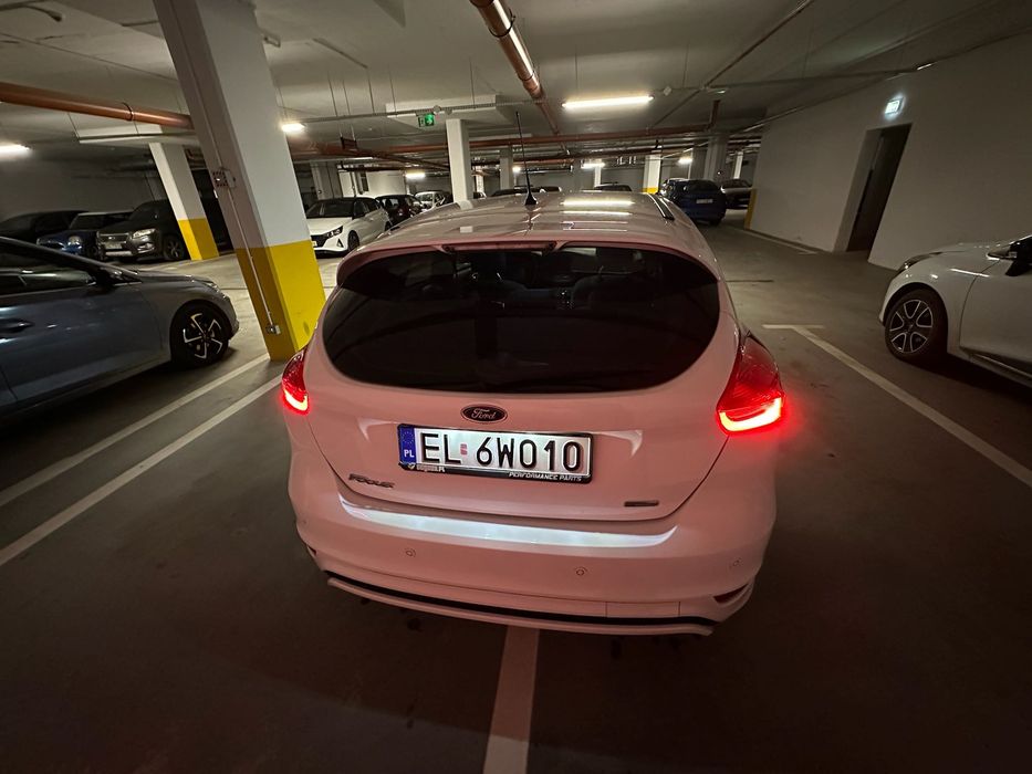 Ford Focus ST-Line 1.5 EcoBoost (niski przebieg)