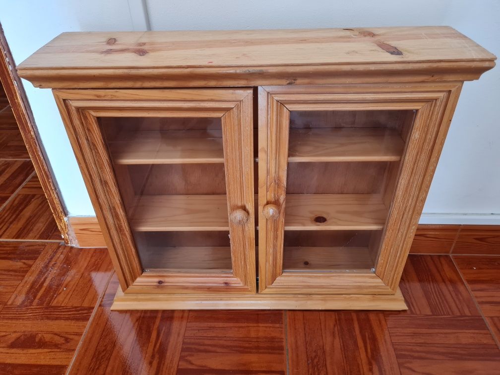 Vende vitrine pequena para bibelots ou perfumes