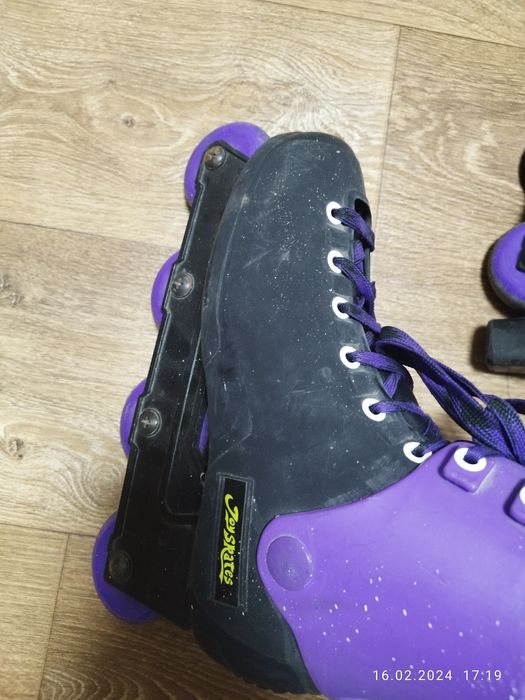 Роликовые коньки