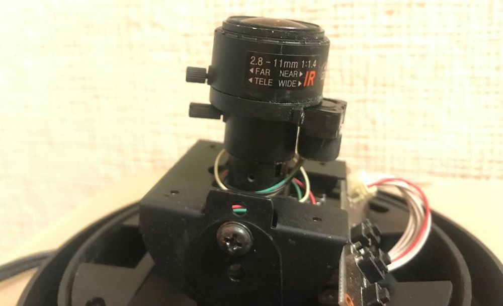 Камера відеоспостереження аналогова потолочна високої якості