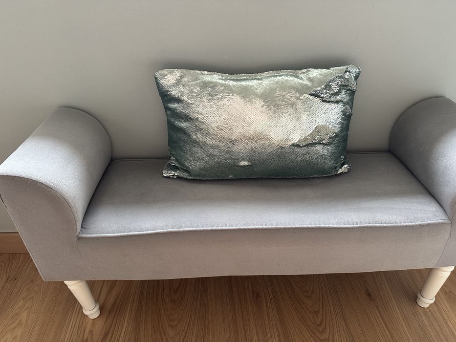 Banco pe de cama e cama