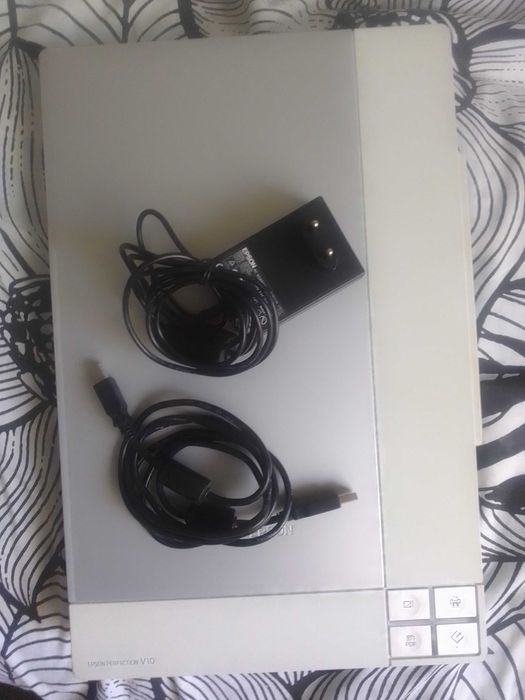 Сканер Epson Perfection V10 вживаний