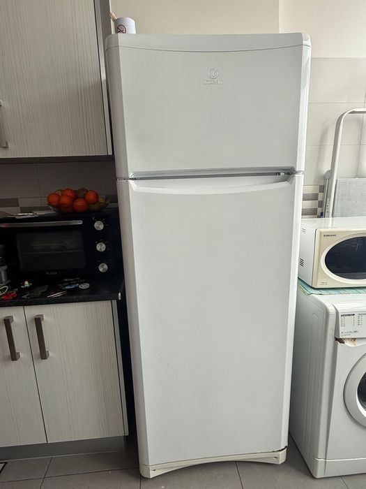 Frigorífico usado para venda em ótimo estado.