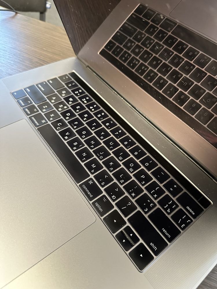 MacBook Pro 15" 16/512GB intel core i7 2017, A1707, Touch Bar