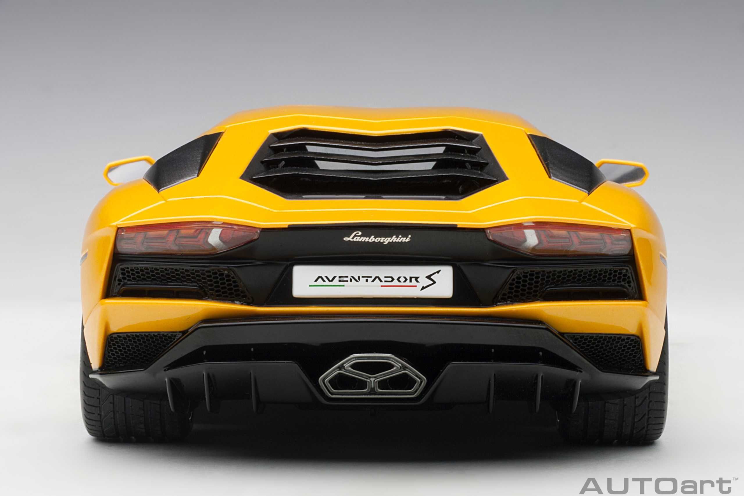 1:18 AUTOart Lamborghini Aventador S 2017 yellow