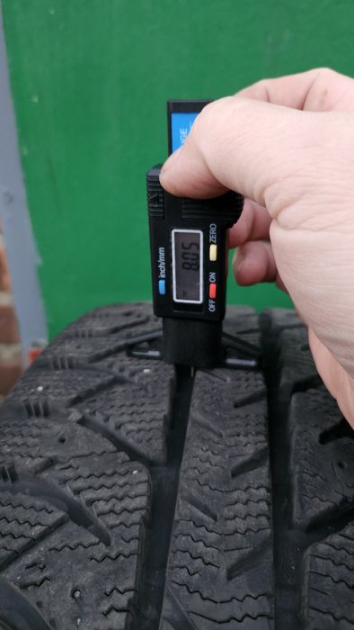 Зимові шини Bridgestone Ice Cruiser 7000 (215/60R16 95T)