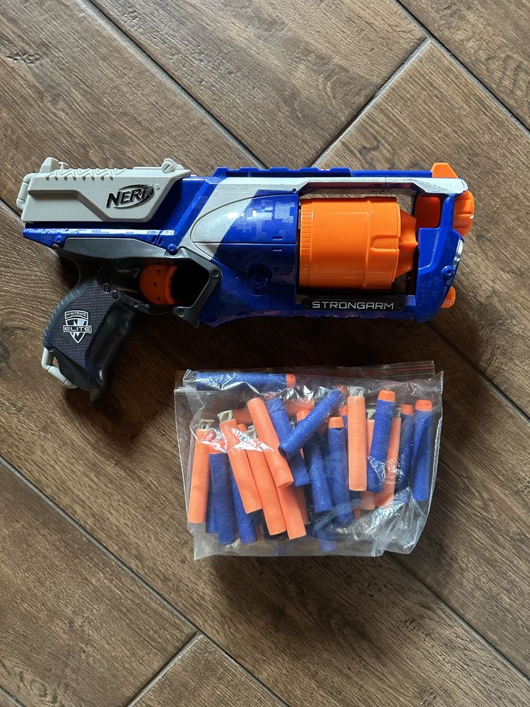 pistolet zabawkowy NERF strongarm + strzałki