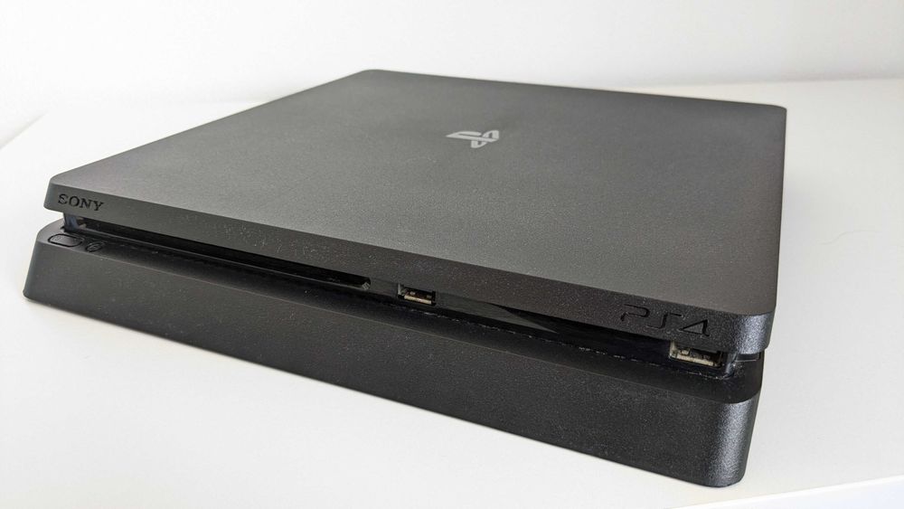 PlayStation PS4 500GB + 11 Jogos + 2 Comandos Originais + Cabos