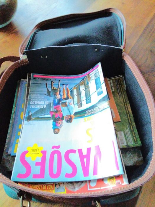 Saco verde pele para colocar ao ombro e também tem pega