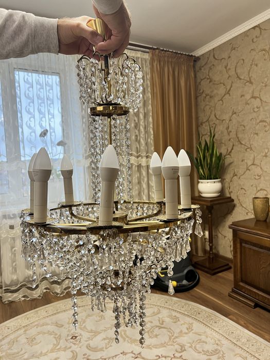 Чеська хрустальна люстра.