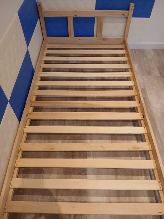 Cama montessori criança