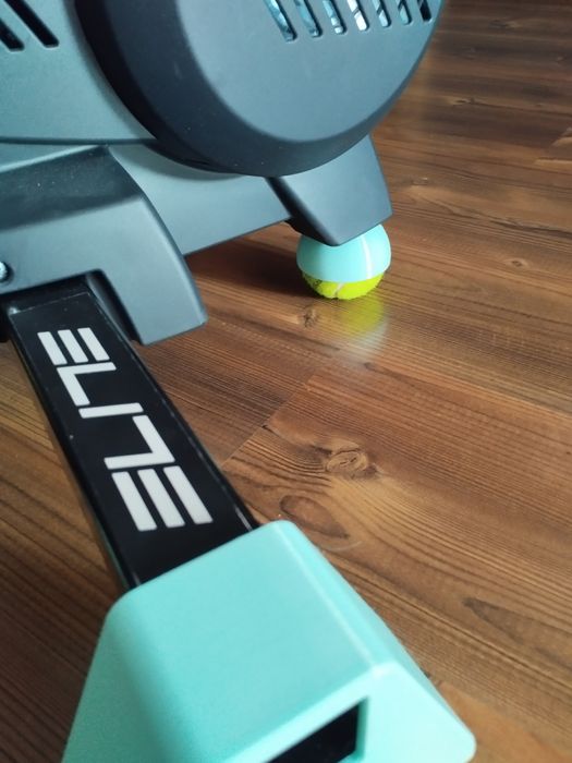Podstawki + piłki pod trenażer rowerowy Elite Direto X XR-T rocker