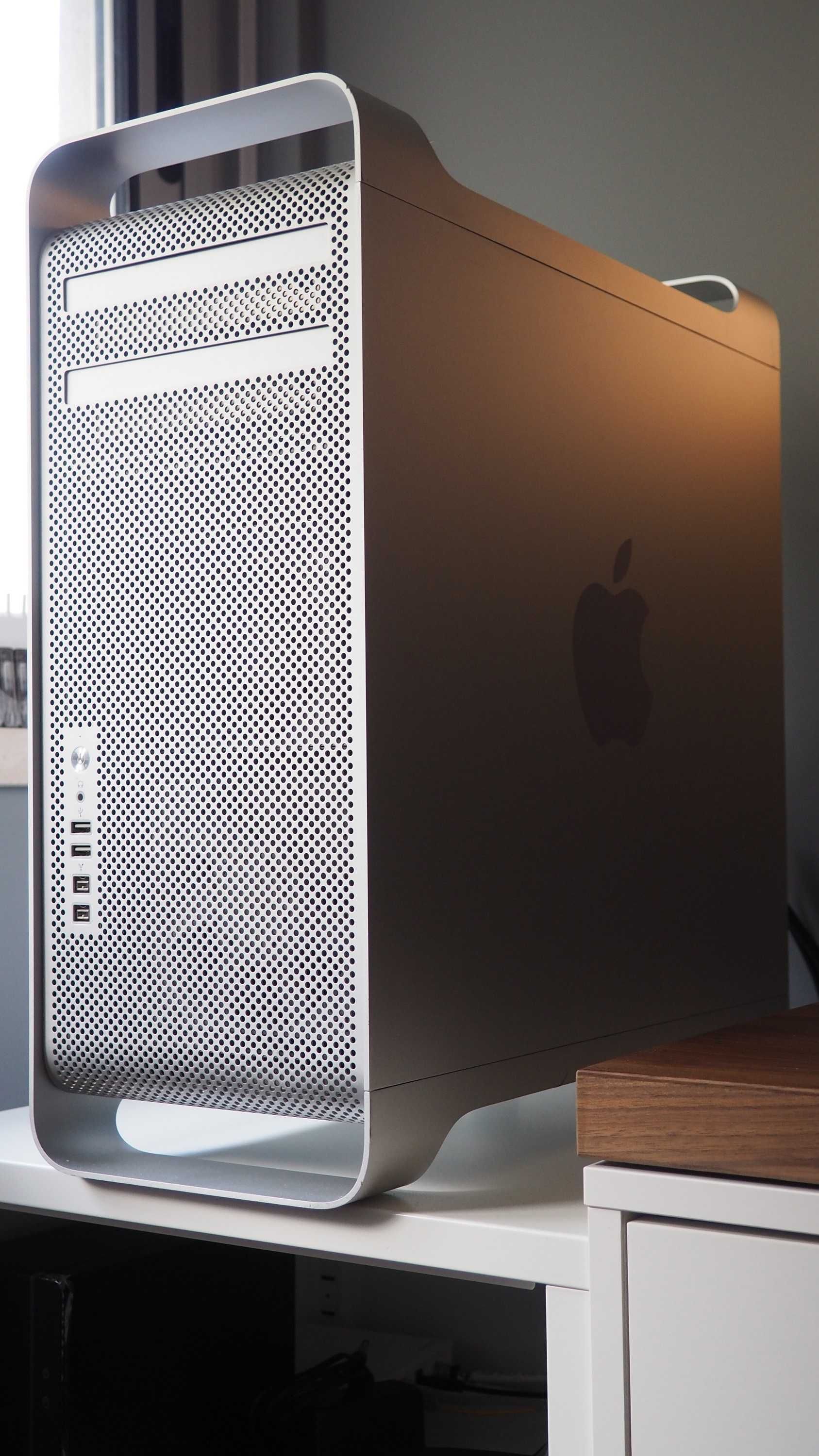 Apple Mac Pro 5.1 Dual CPU de TOPO + Apple Cinema Display 20'