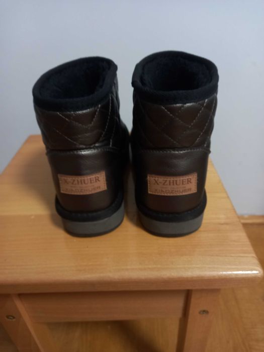 Взуття зимове  уггі жіночі