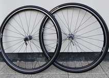 Koła szosowe: DT Swiss R460 z oponami Giant Gavia