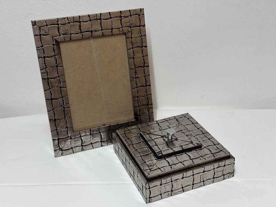 Moldura e guarda-jóias em prateado