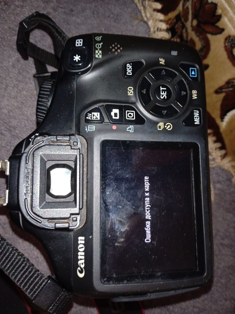 Canon EOS 1100D не работает слот для карти