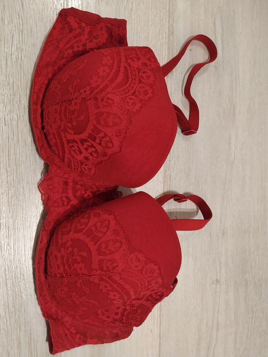 Czerwony biustonosz H&M 70C + granatowy gratis