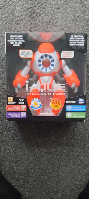 i-Que  lnteligent Robot