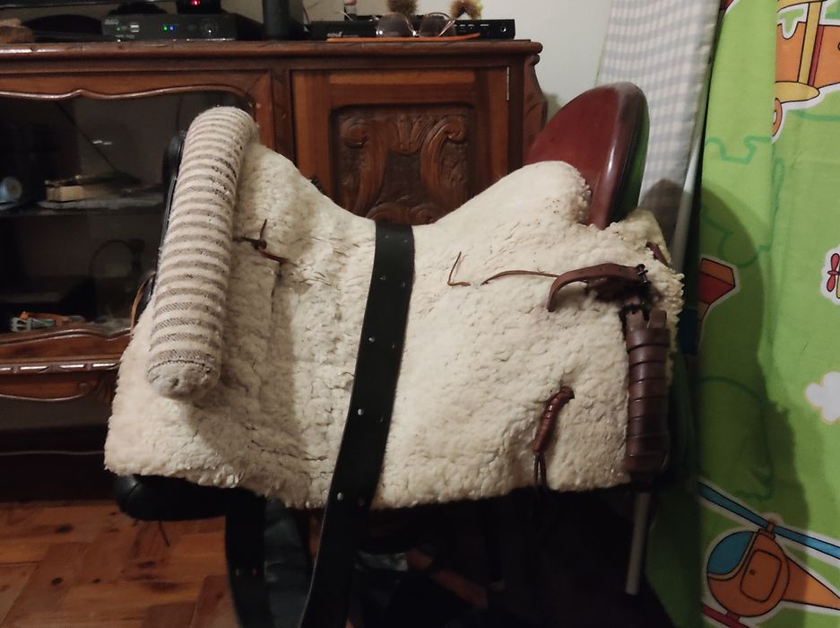 Vendo Montura Vaquera tradicional acento semi profundo.