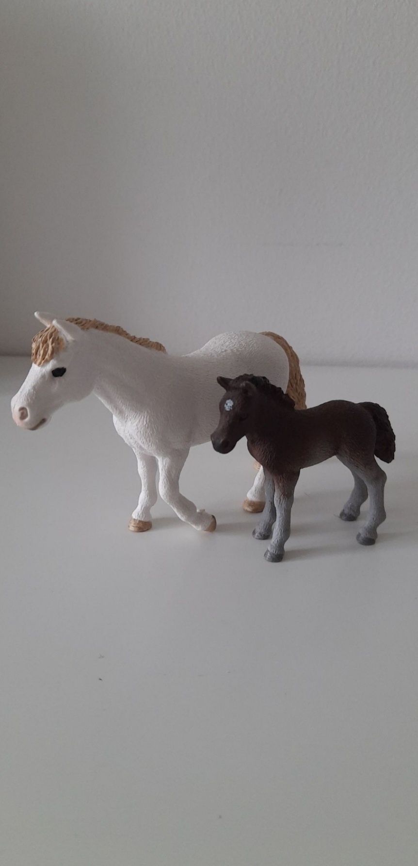 Schleich figurki klacz I źrebię dartmoor