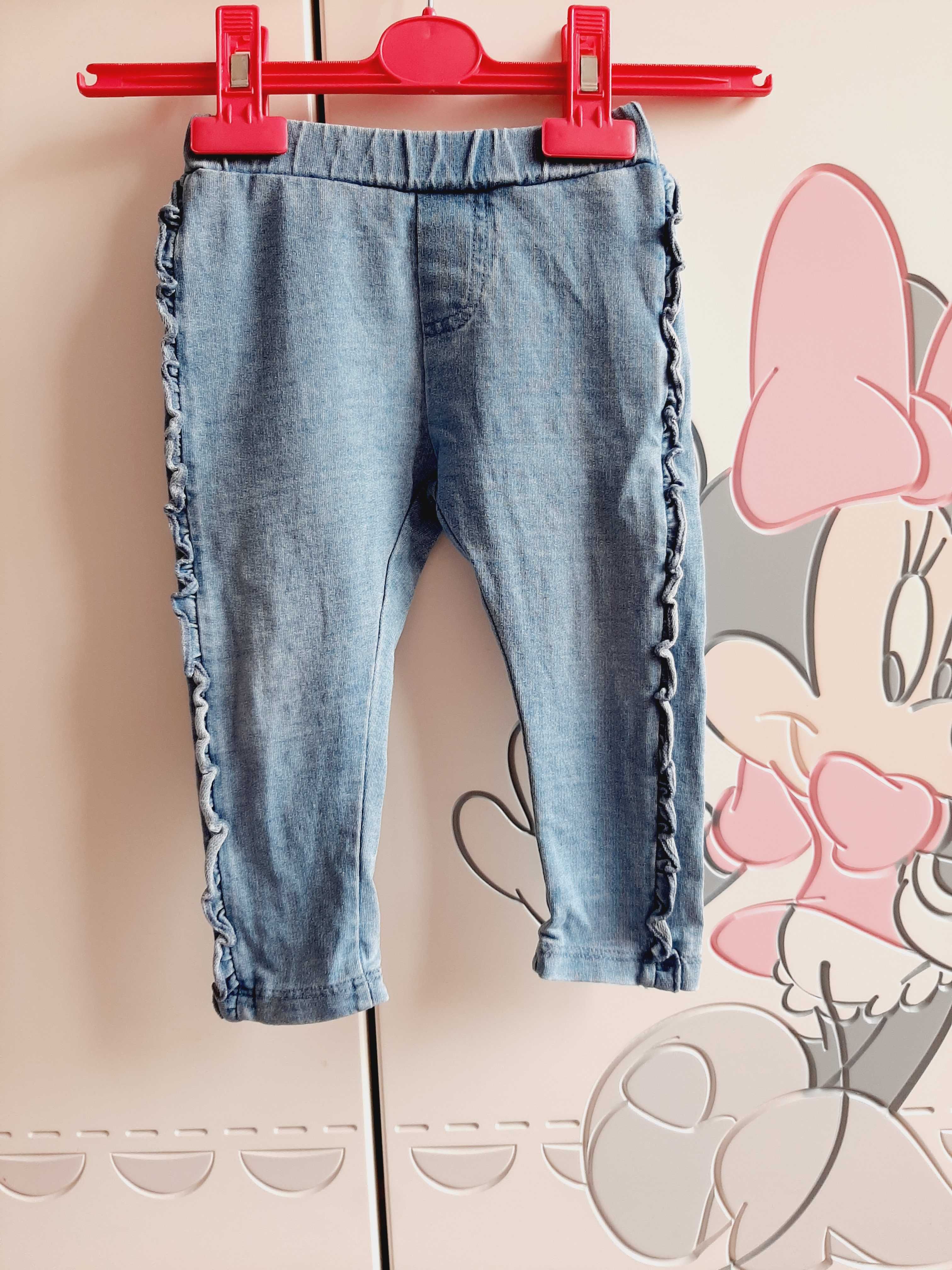 Spodnie jeansowe niemowlęce dla dziewczynki.