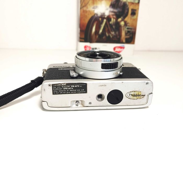 Analogowy kompaktowy Dalmierz KONICA C35 Automatic 1971 r SREBRNA