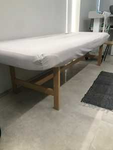 Fotel kosmetyczny drewniany, łóżko do masażu- Wystawiam Fakturę Vat