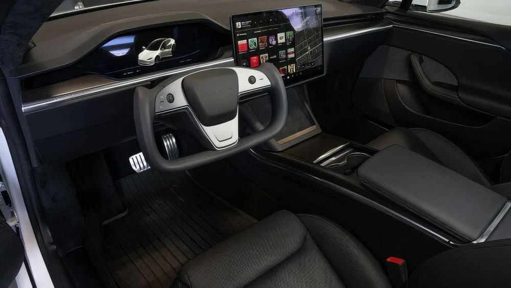 Tesla Model S Plaid      2021