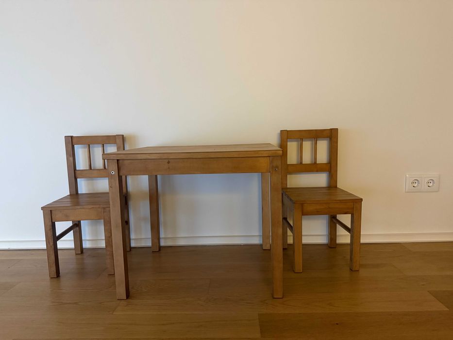 Mesa Infantil em Madeira + 2 Cadeiras – Muito Resistente
