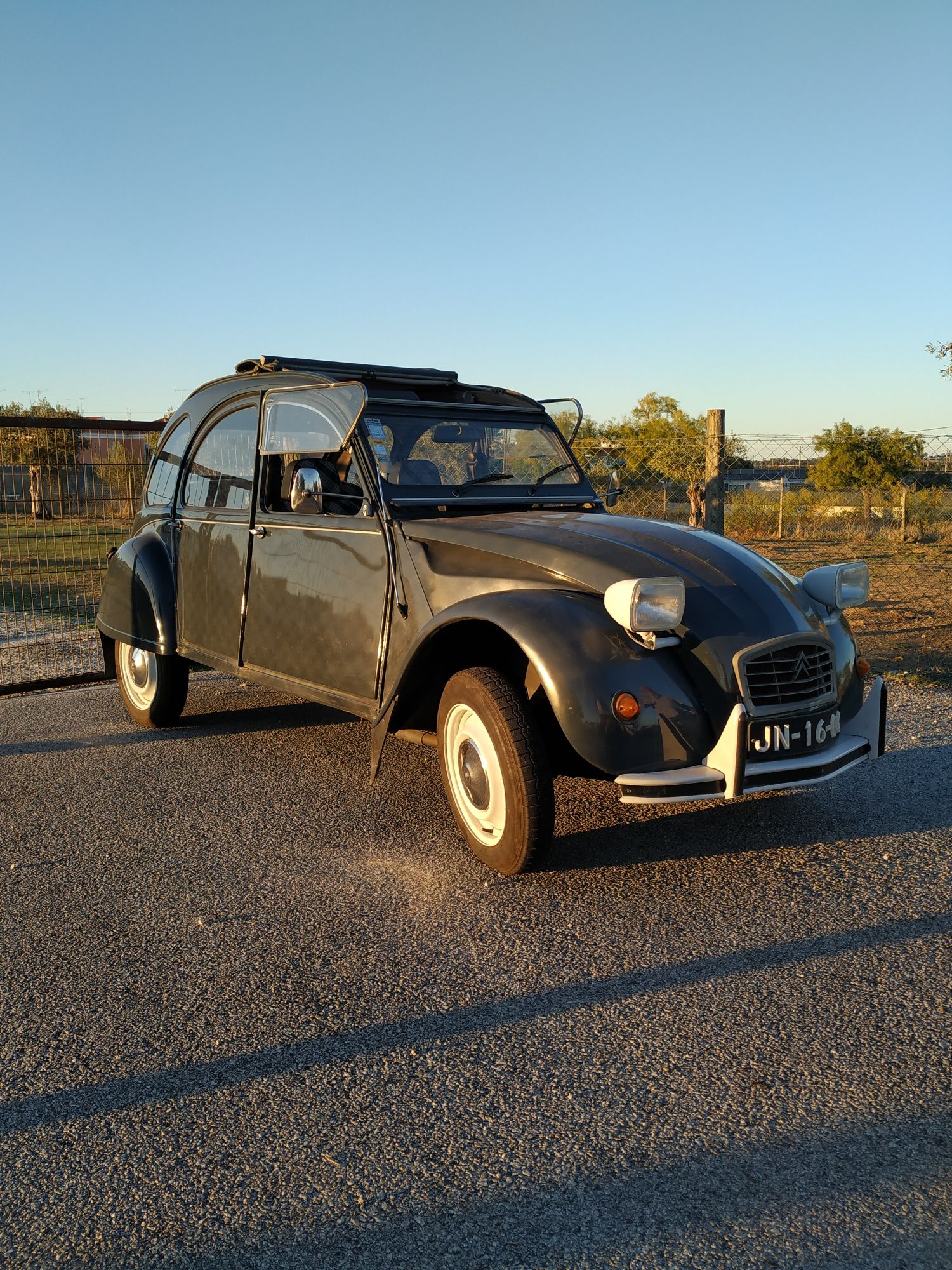 #Citroen 2CV 6 Club Cinzento