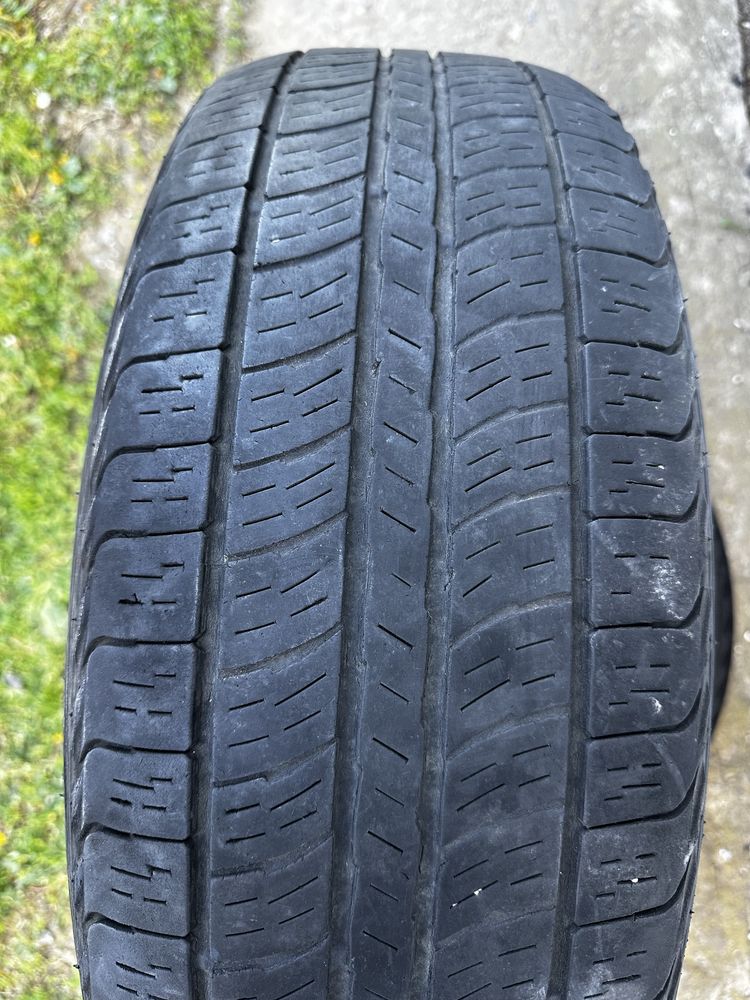 Продам шини 235/65R17